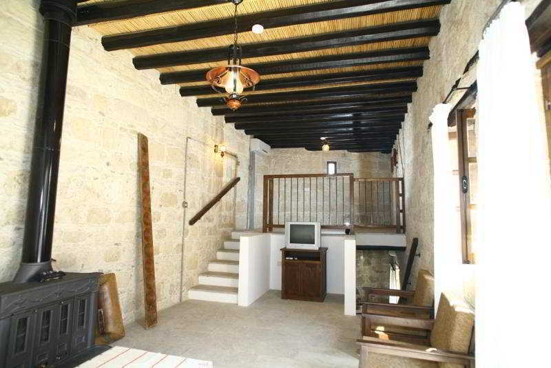 Goudhi Leonidas Village Houses מראה חיצוני תמונה