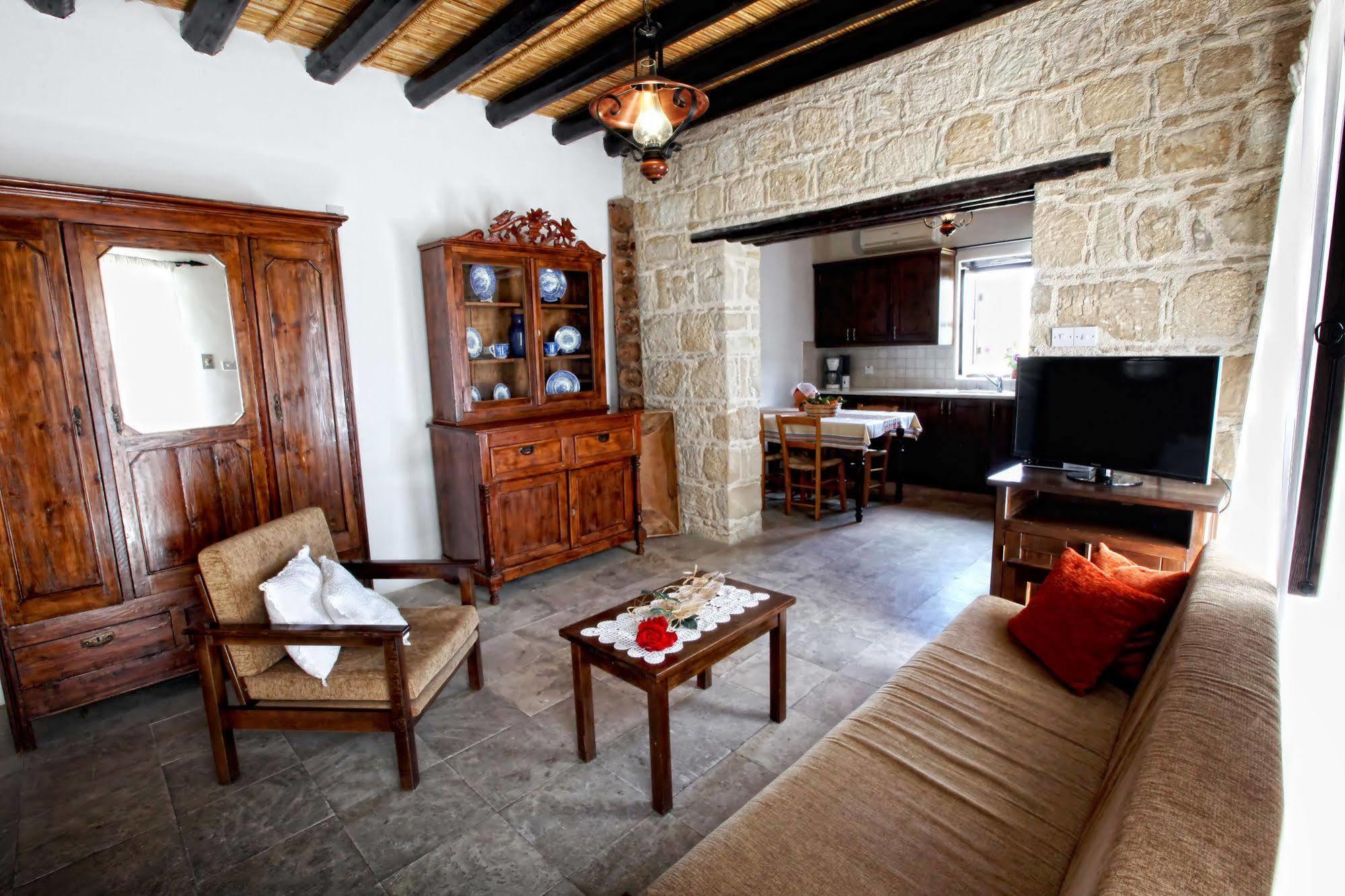 Goudhi Leonidas Village Houses מראה חיצוני תמונה