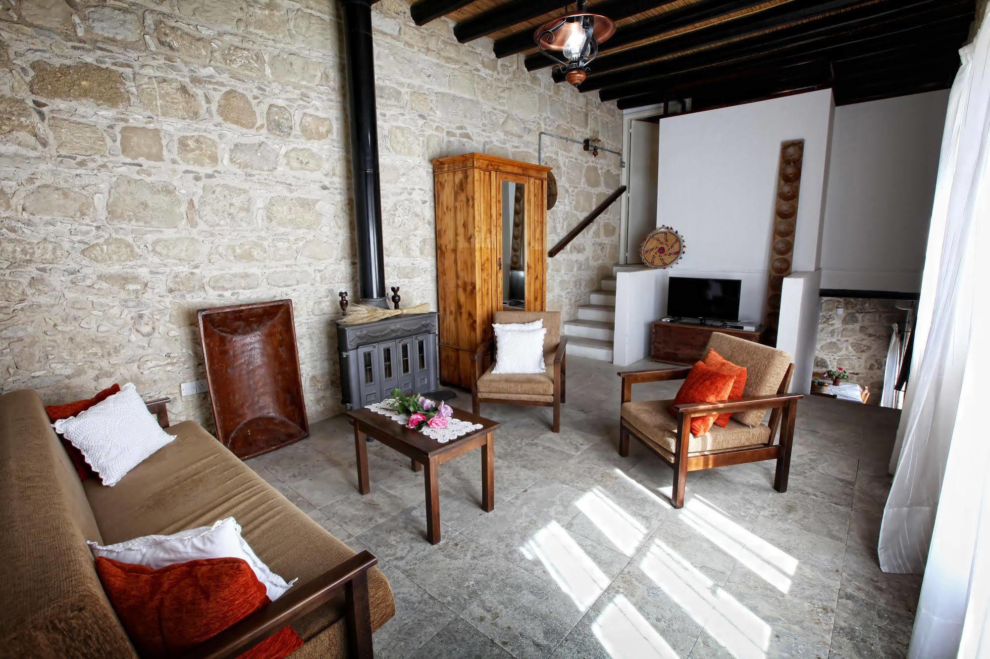 Goudhi Leonidas Village Houses מראה חיצוני תמונה