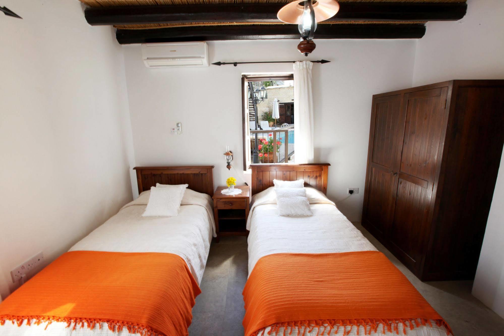 Goudhi Leonidas Village Houses מראה חיצוני תמונה