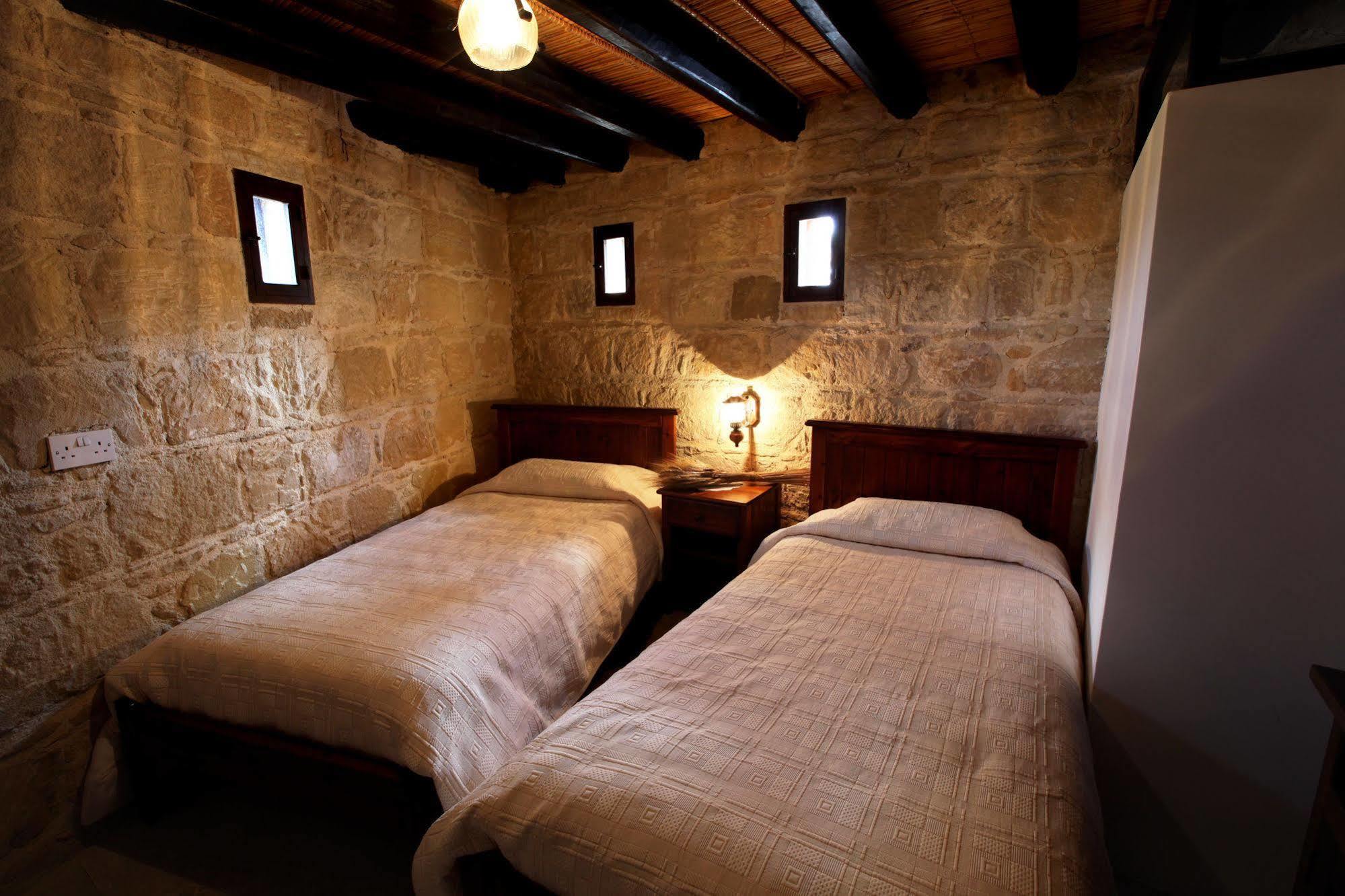 Goudhi Leonidas Village Houses מראה חיצוני תמונה