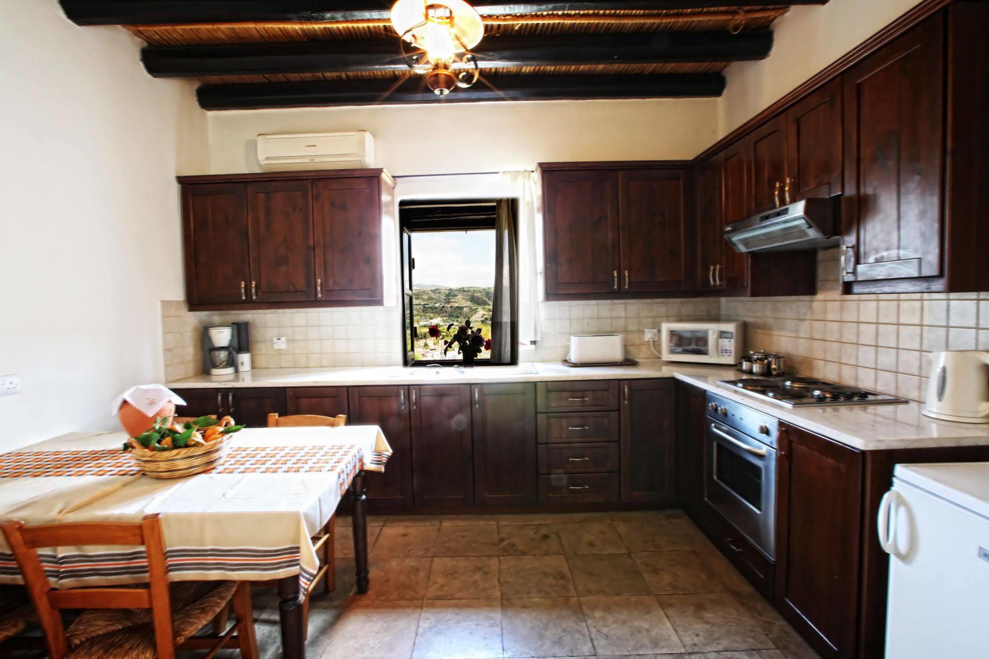 Goudhi Leonidas Village Houses מראה חיצוני תמונה