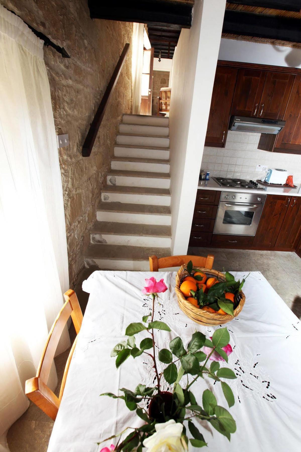 Goudhi Leonidas Village Houses מראה חיצוני תמונה