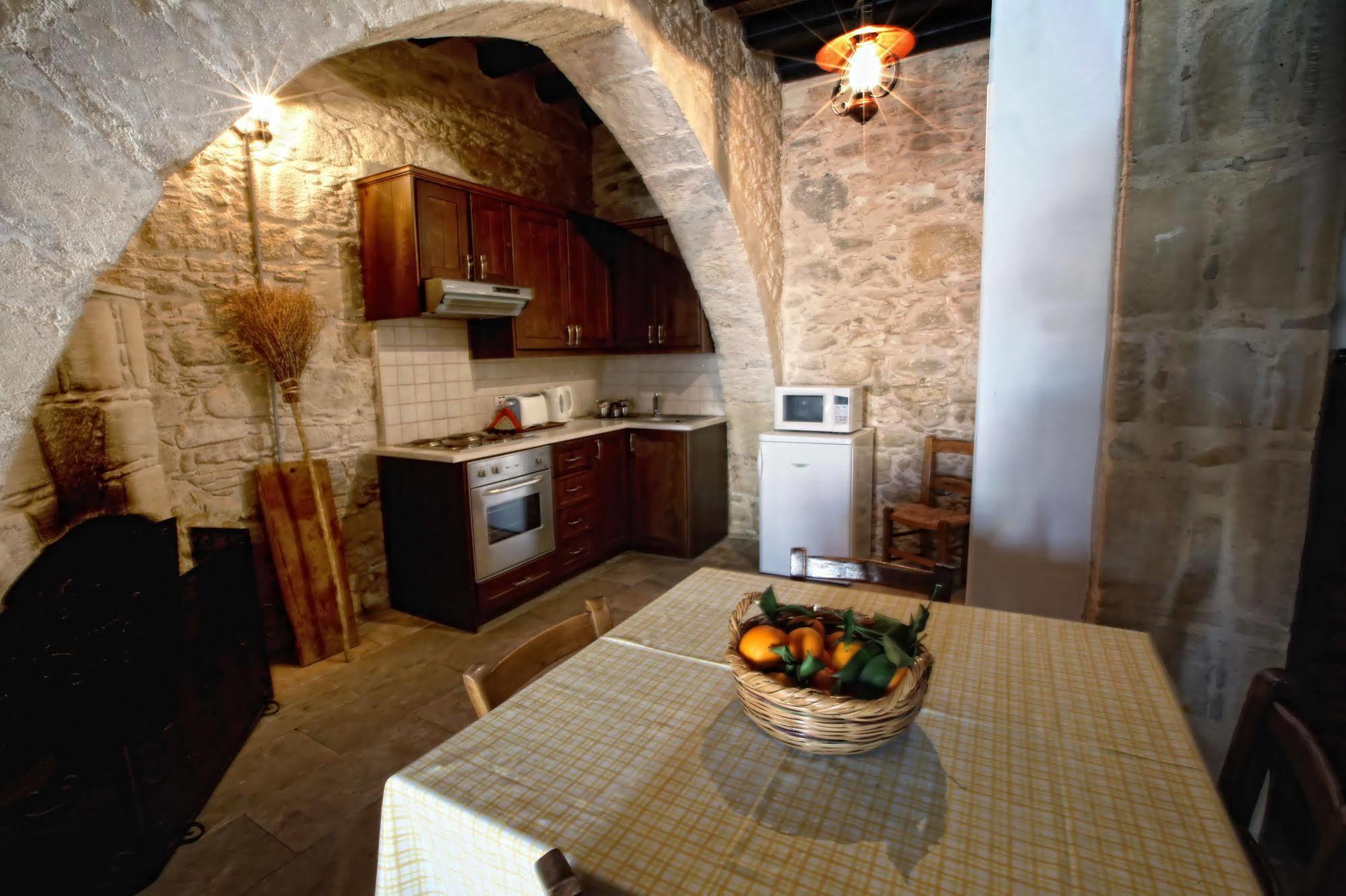 Goudhi Leonidas Village Houses מראה חיצוני תמונה